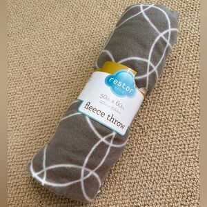 grey and white patterned fleece throw 50in x 60in throw - restor style!